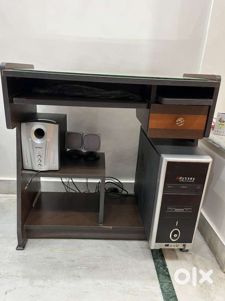Computer table