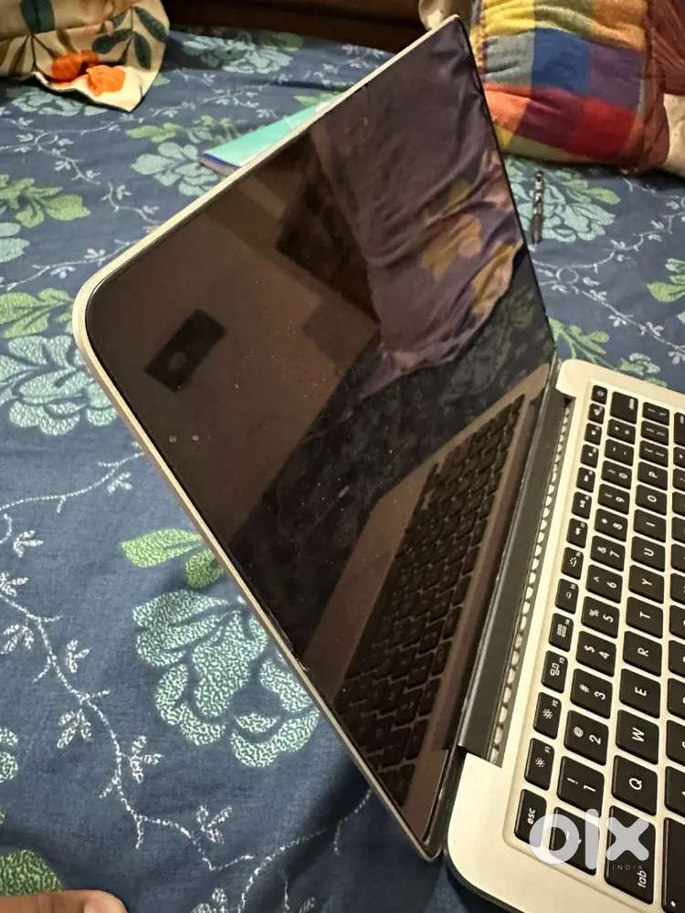 Very good condition Macbook pro 2015 model with original charger and b