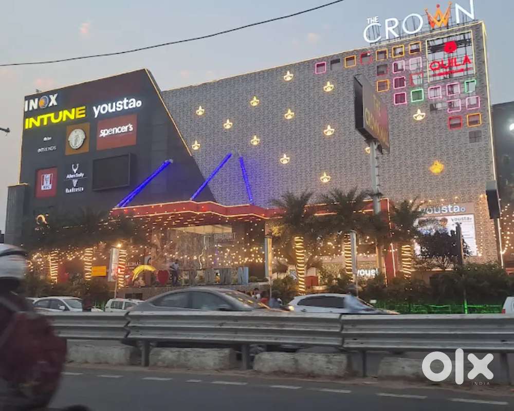 ( HR ASTHA ) CROWN MALL लड़के तथा लड़कियों की आवश्यकता हैं।