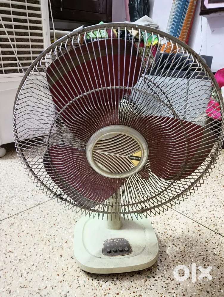 Table fan orient