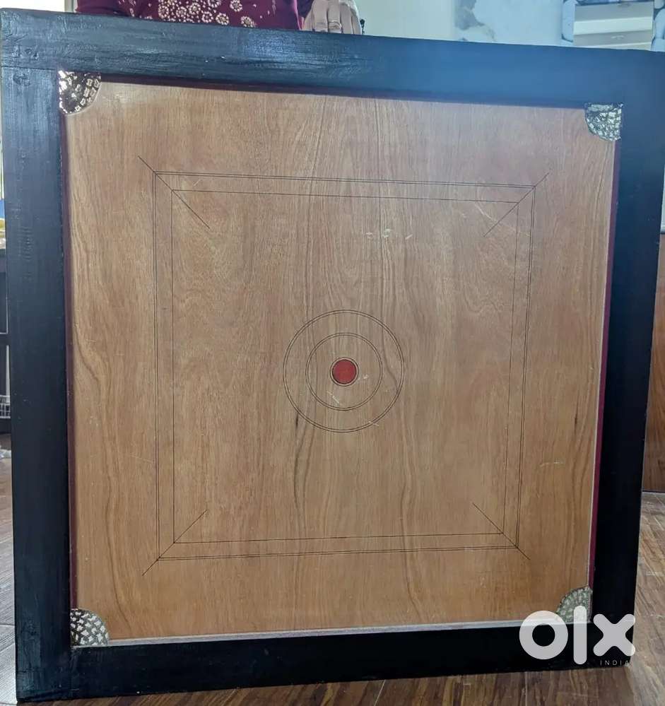 Carrom board