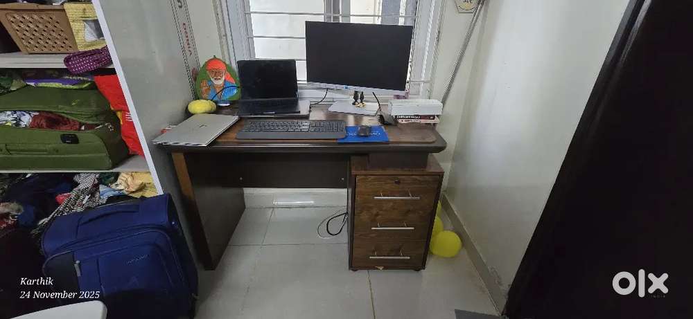 Computer table for sale