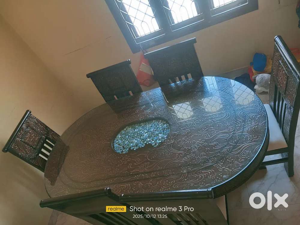 Dining table with 6  chairs
