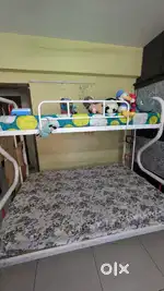 Metal bunk bed with matress in great condition