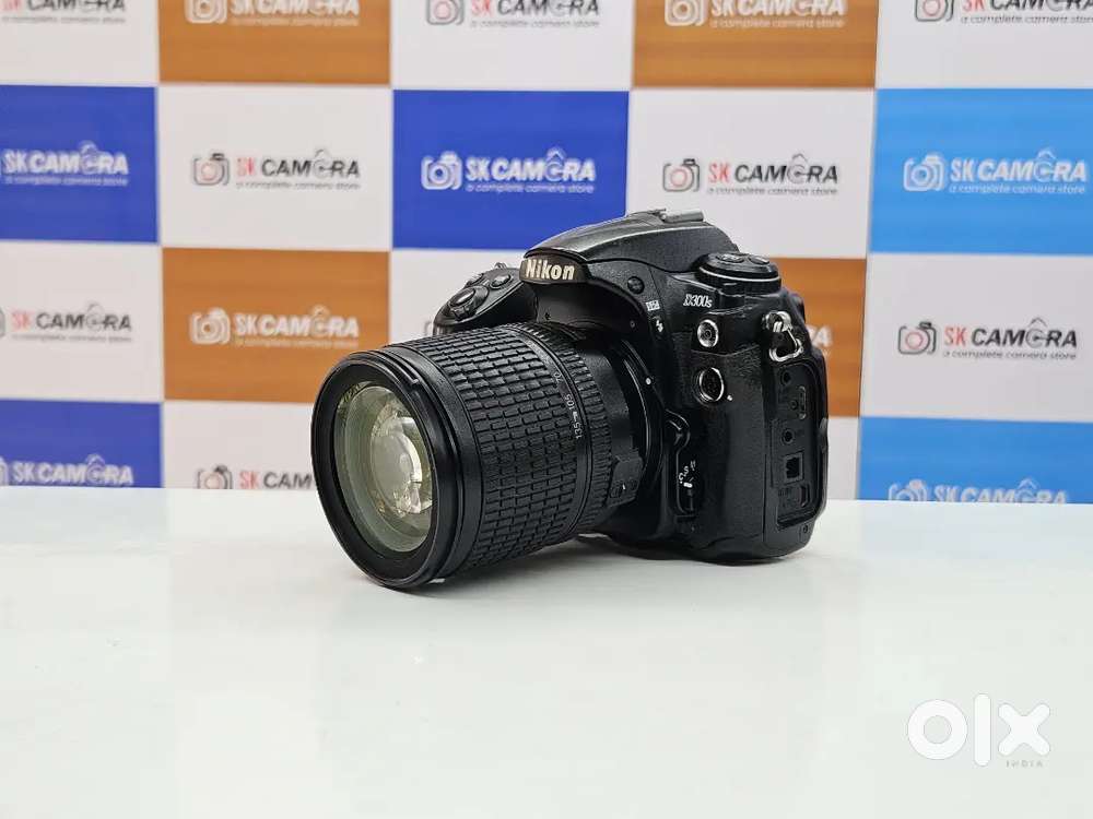 Nikon D300s DSLR Camera with AF-S DX 18–135mm Lens  SK69