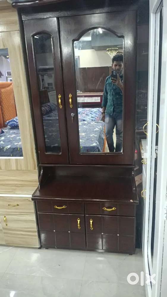 Luxirous design model Dressing table available in starf dream furnitur