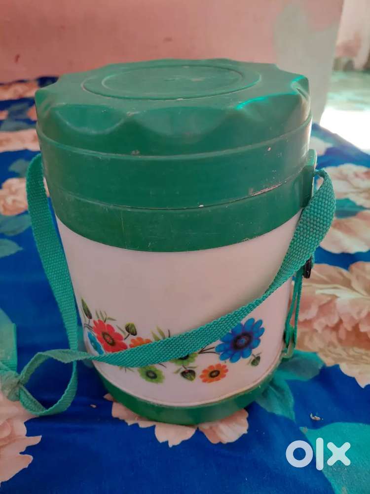 Tiffin box with four bowls