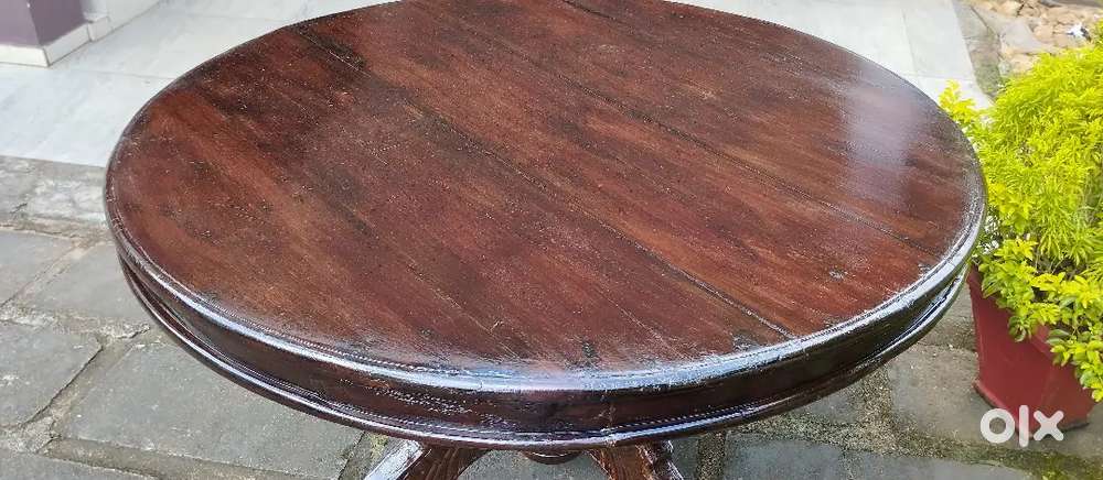 ANTQE  ROSEWOOD ROUND TABLE