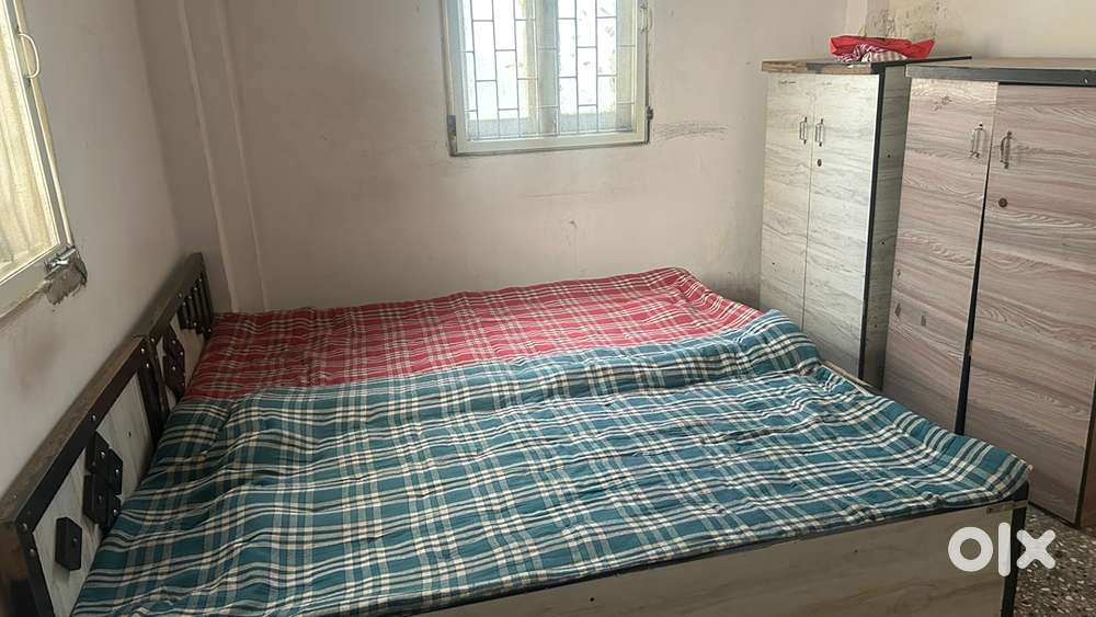 2 BHK flat available flat for rent for girls