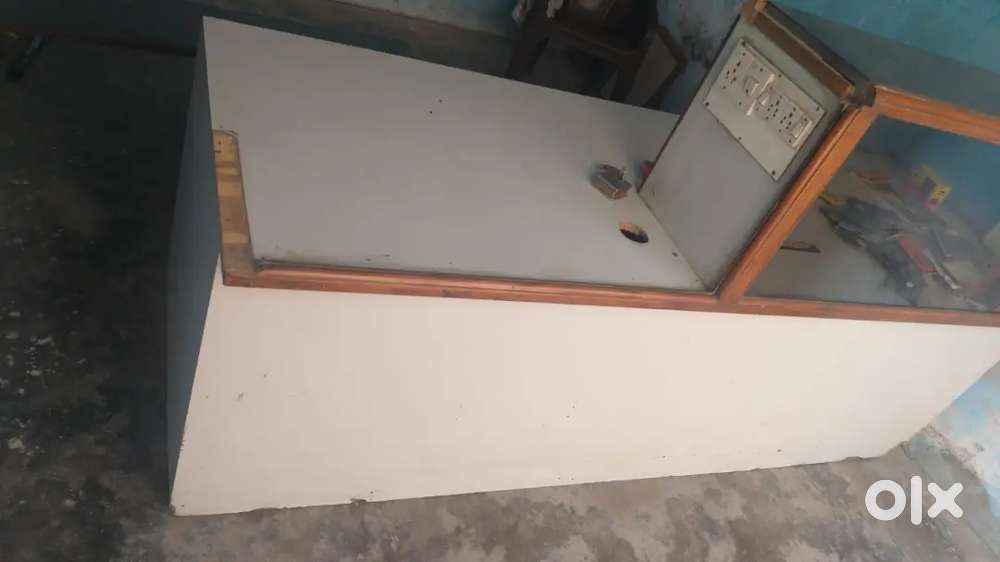 Counter computer stand