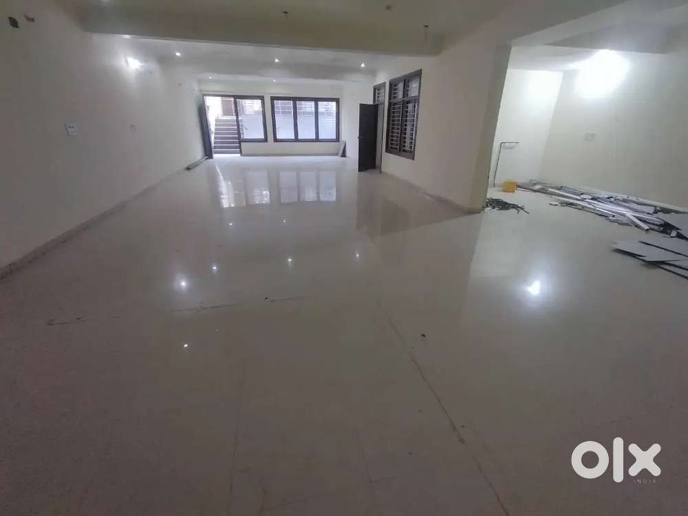 2000 sqft commercial hall main divider malhaur road vikalp khand Lko.