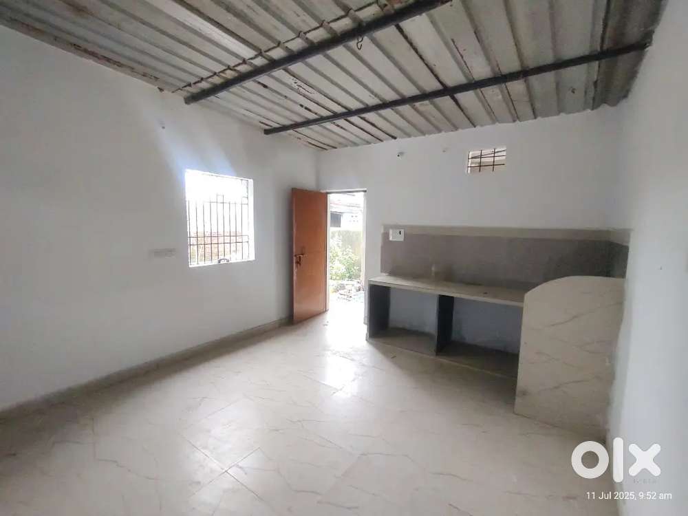 1BHK with Attached Bathroom 900m from subhash Chowk