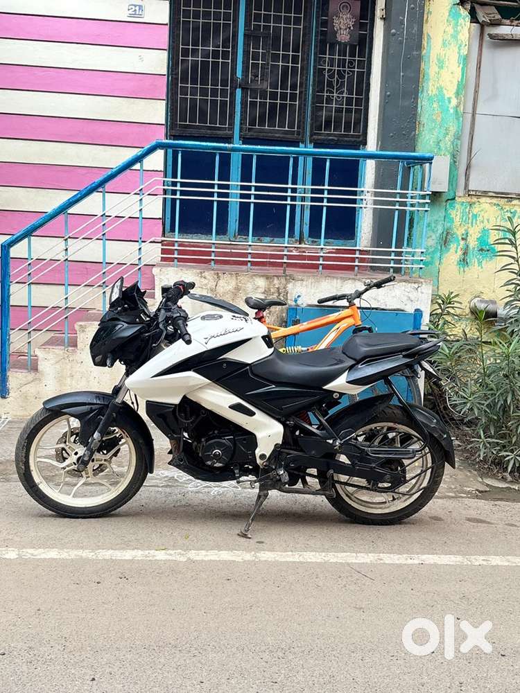 Bajaj ns160