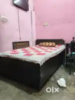 4'6 wooden bed with mattress