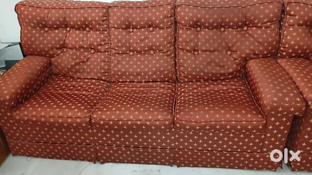 Luxurious Sofa Set
