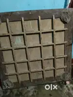 Carrom board