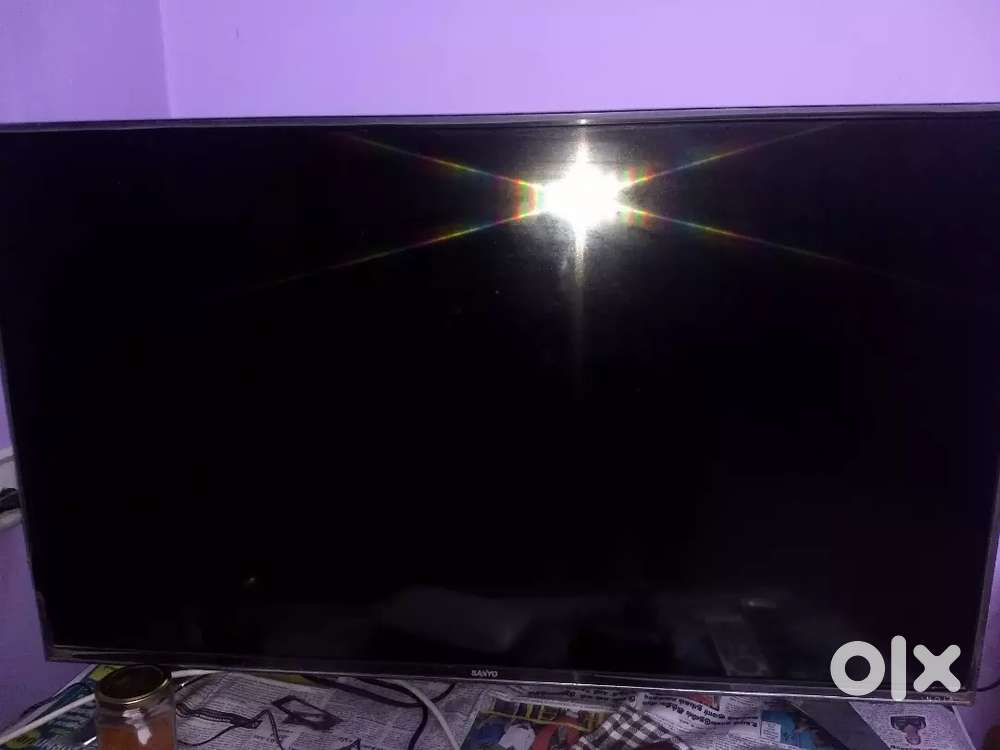 Sanyo 43 inch tv display black condition with box