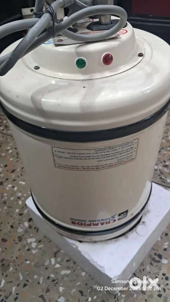 Champion Brand water hot geezer गीजर 5 liter storage