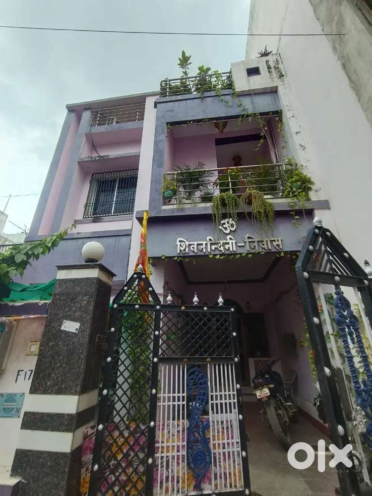 कृष्णा नगर तरुण बाजार से 200मीटर की दूरी पर 3bhk मकान बेचना है