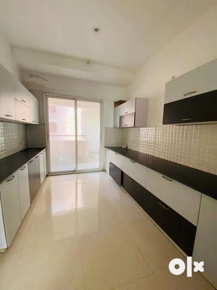4 BHK Flat For Sale Full Ventilation With 3 Balcony