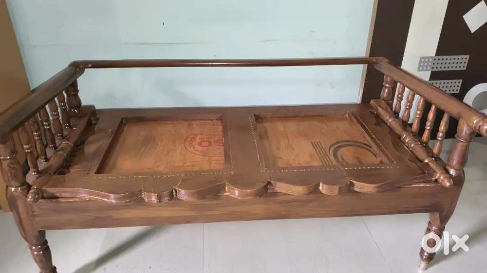 Well furnished, Sagwan wooden sofa