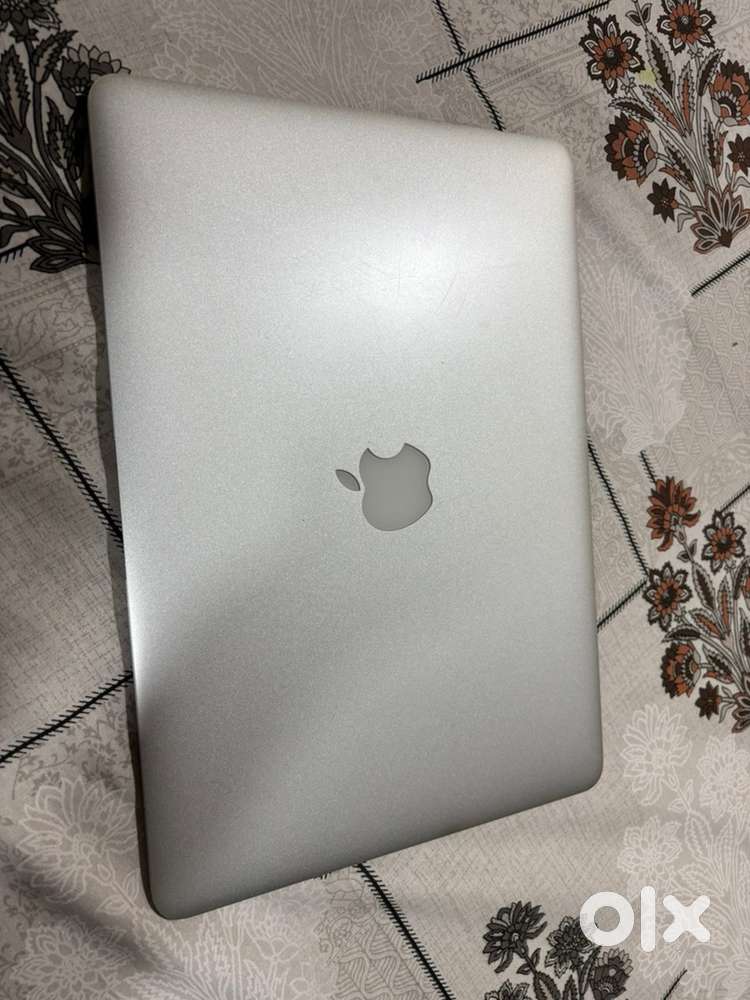 Apple macbook air intel core i5 8GB RAM 128 GB SSD