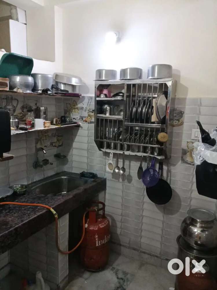 1 years old house 1 bhk seprate. Water 24 hours no lift