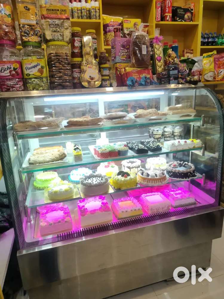 I WANT TO SELL MY CAKE DISPLAY FRIDGE