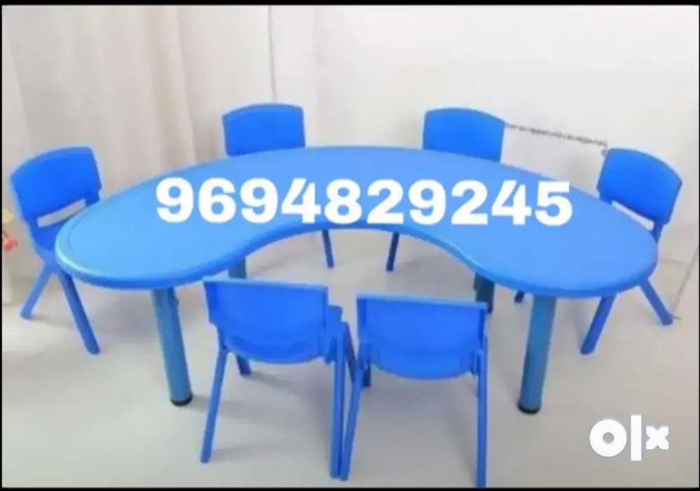 New moon shape table chair set