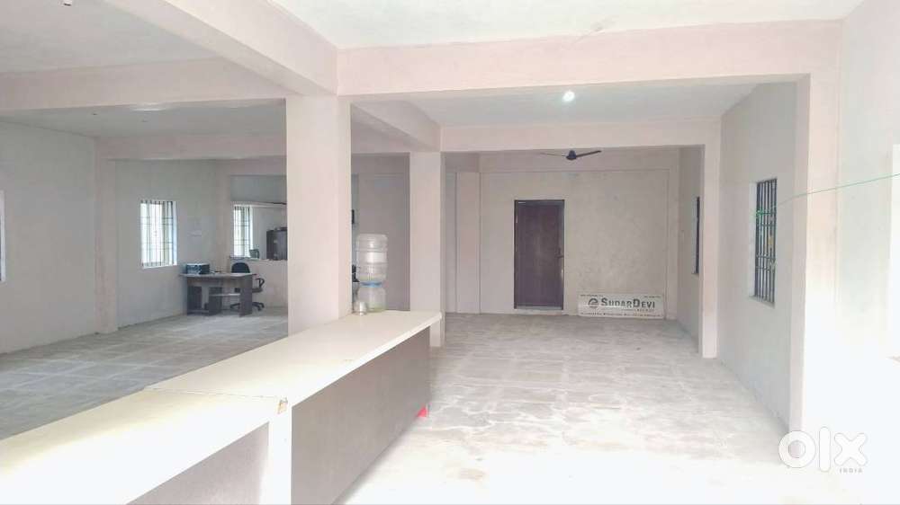 Commercial space for rent. Well ventilated, Easy accessibility.