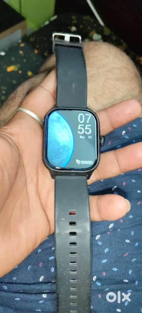 Pabbel bt calling watch...just 7days use. Running 6-7month.