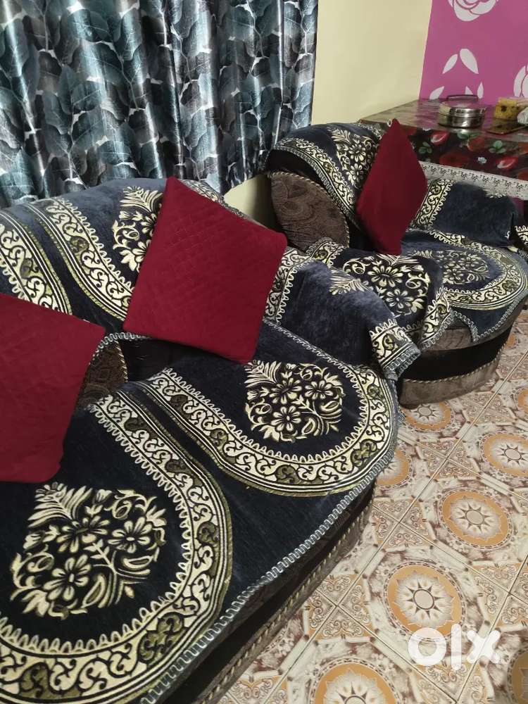 URGENT SELL - 5 SEATER SOFA