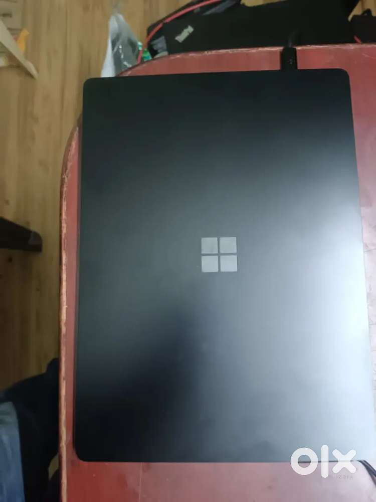 Micro soft surface Laptop 3 Intel
I5 10th gen processor 
8gb 
256gb