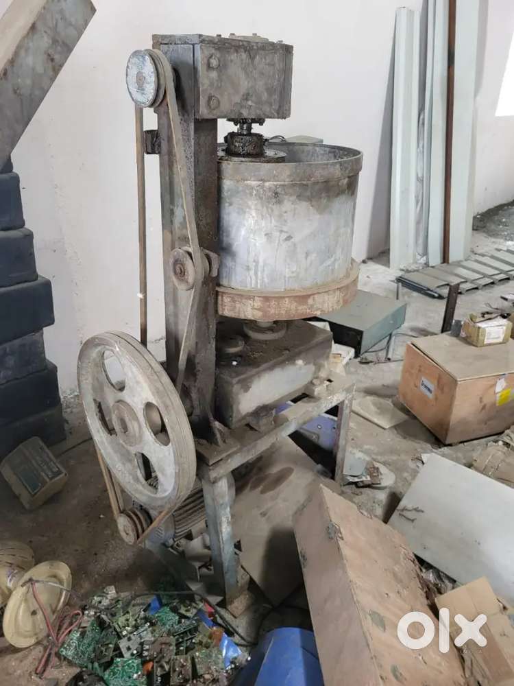 Battery banane ki machine hai 5 to 6 alag alag sell karna hai urgently