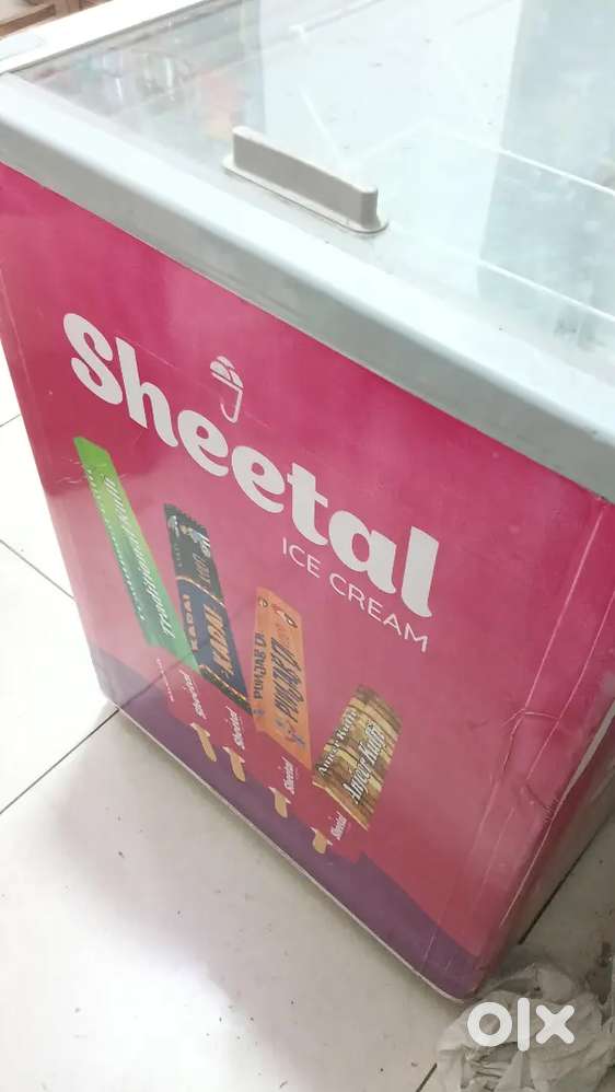 Deep freezer for icecream cafe