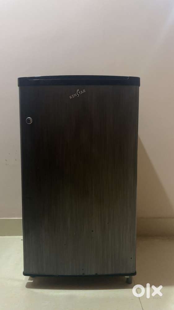 80L Small Fridge for Sale – Cooling Issue (Gas Refill Needed)