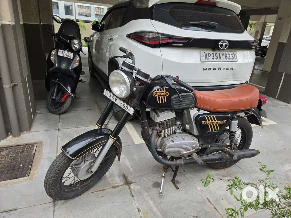 Yezdi Classic II - Antique