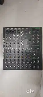 Mackie mixer