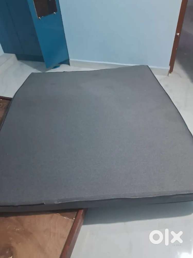 Queen Size Wooden bed with mattress