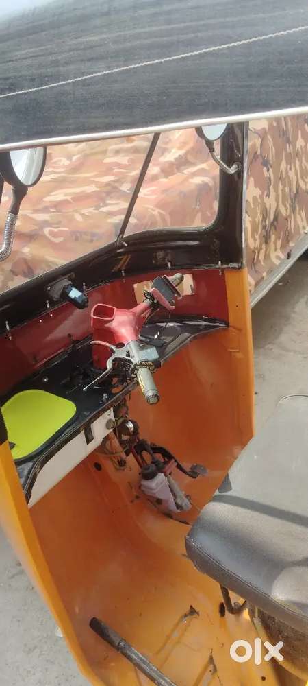 Bajaj 2012 model auto for sale