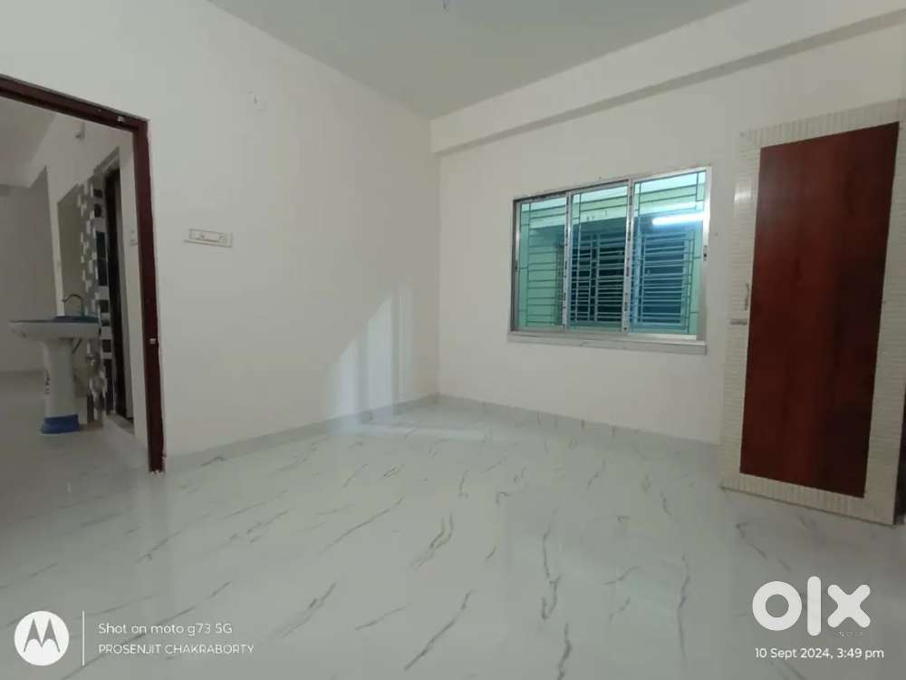 You will get 1 BHK ready to move flat in Barrackpore at low price