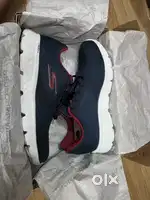 Skechers Shoe with box