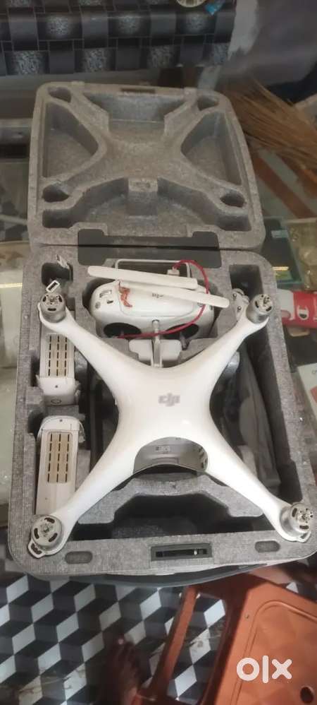 DJI Phantom 4 pro no any issue 1 year old  battery capacity mint
