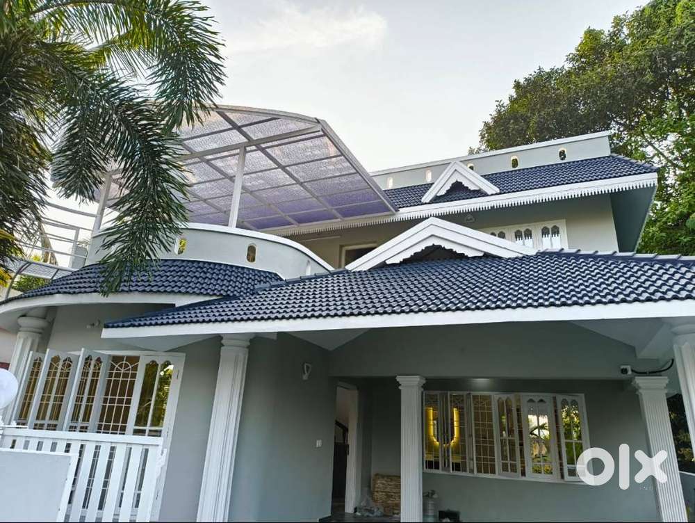 Independent house, direct private access from Main road, Rennovated