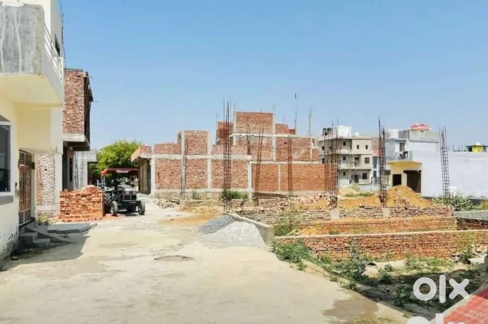 Noida  (Pari Chowk), Gated society 1KM from Metro – Loan Available