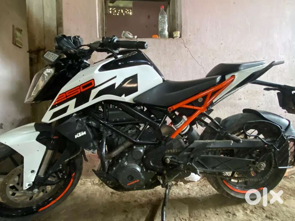 Argent sell gaadi pura new condition hai