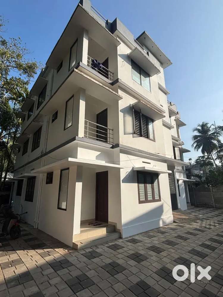 QUEEN'S LADIES  HOSTEL WITH FOOD 5500