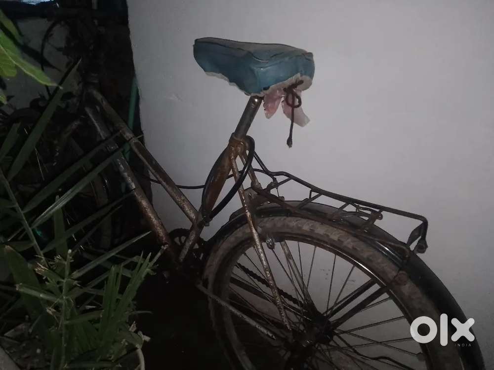 Black colour cycle 1 years old cycle ergent selling