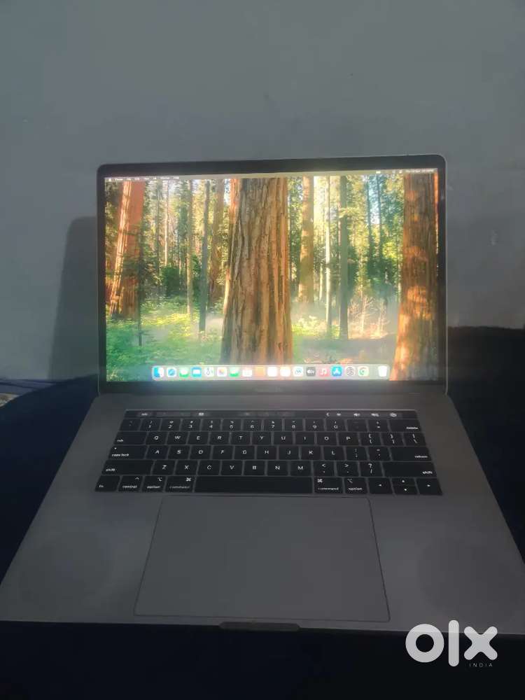 Apple Macbook Pro i7/16/512gb/5.5gb Graphics

 15inch Retina Touchbar