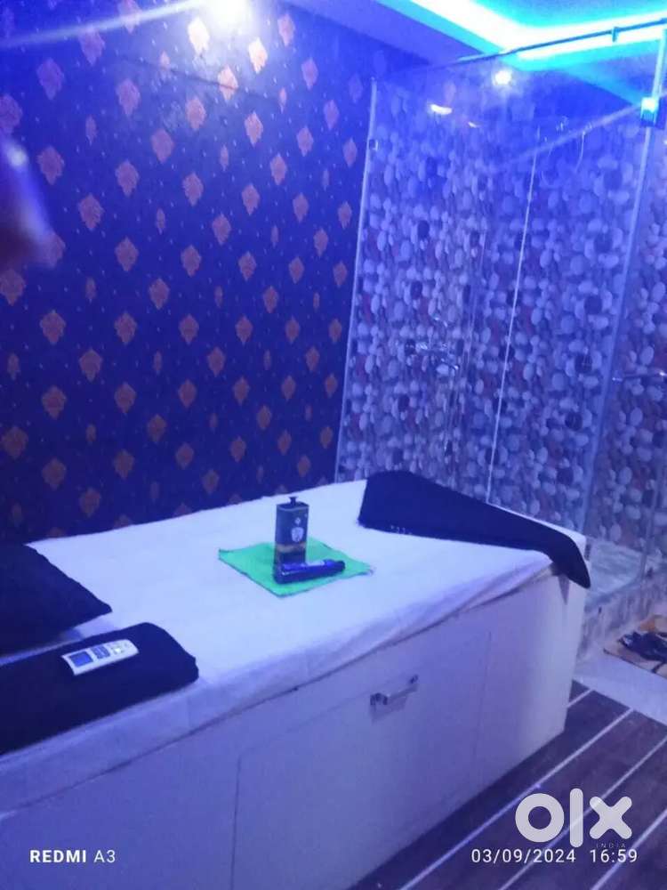 Need a good looking female spa therapist